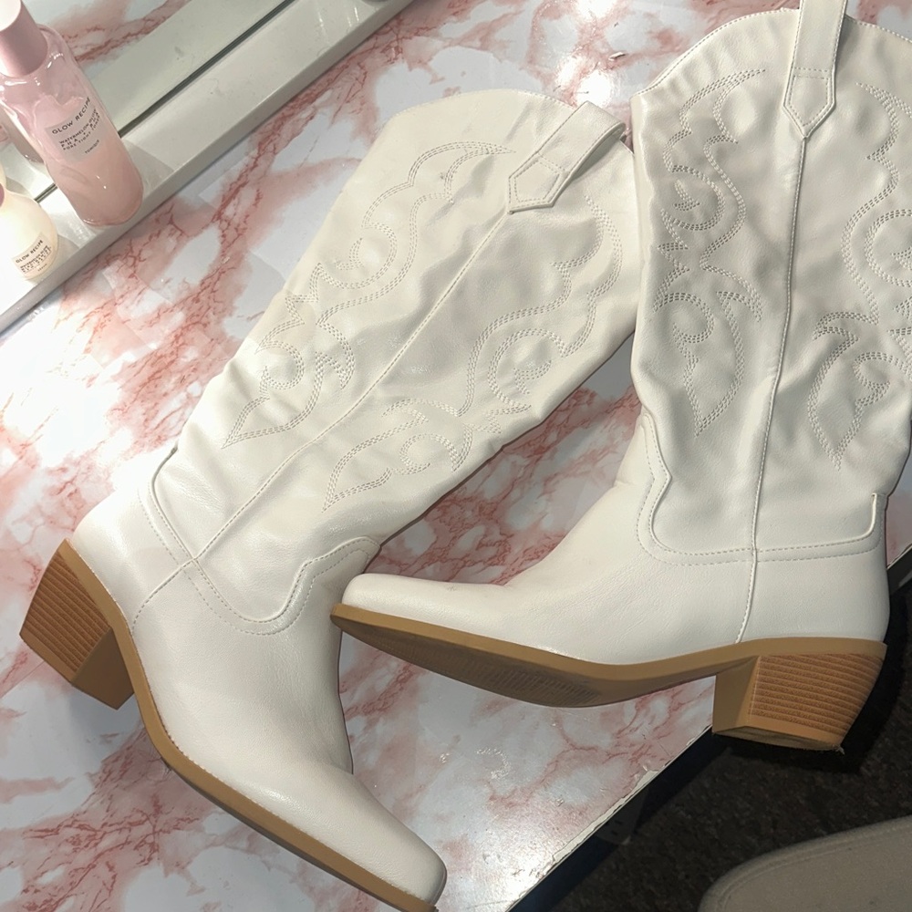 White Western-Style Women's Boots